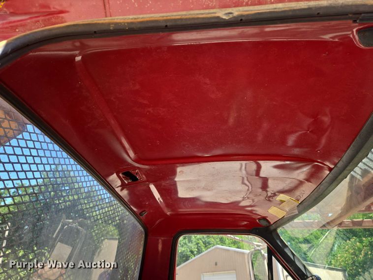 image for item EN8165 1982 Ford F700 bucket truck