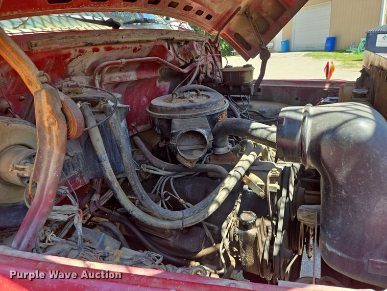 image for item EN8165 1982 Ford F700 bucket truck