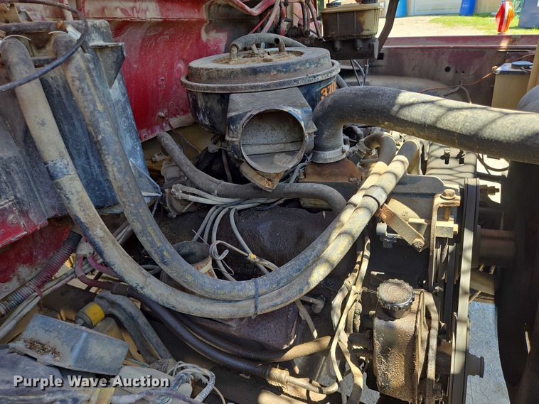 image for item EN8165 1982 Ford F700 bucket truck