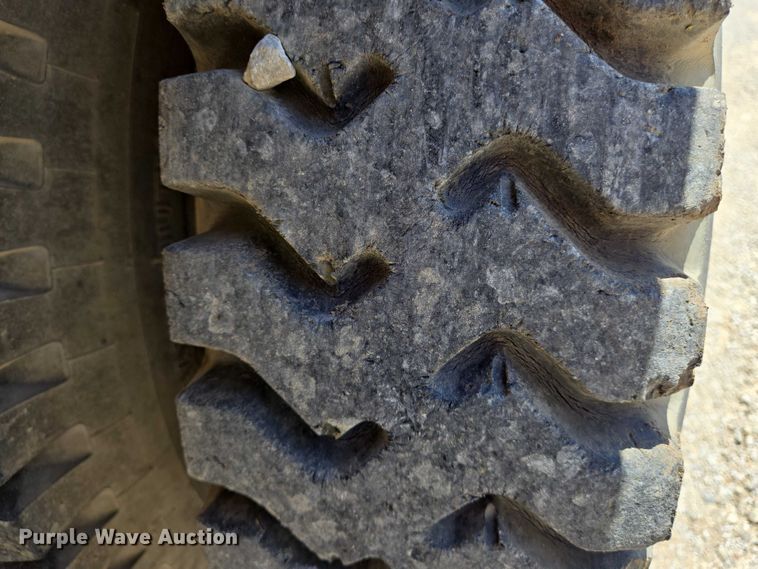 image for item EN8165 1982 Ford F700 bucket truck