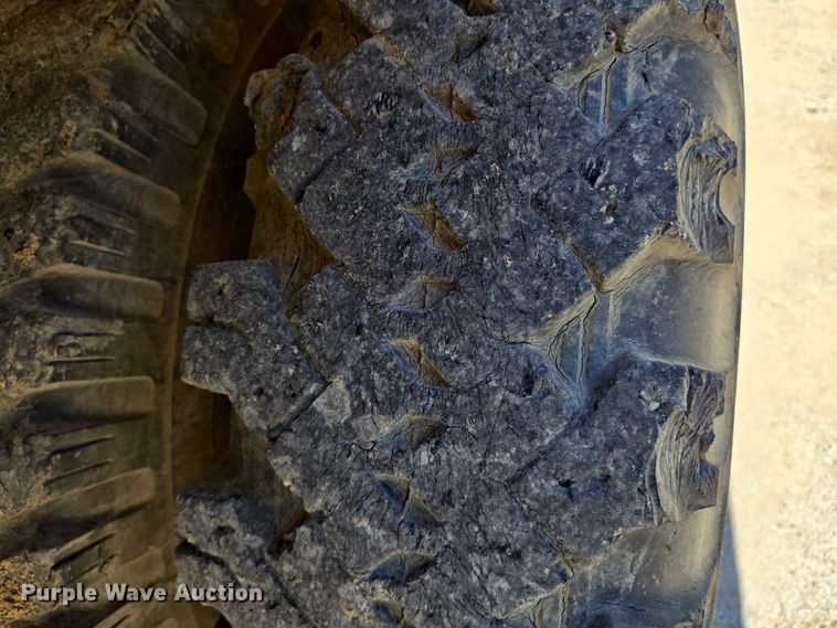 image for item EN8165 1982 Ford F700 bucket truck