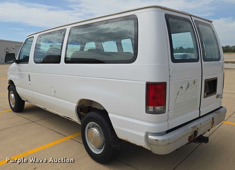 image for item EN8318 1998 Ford E250 van