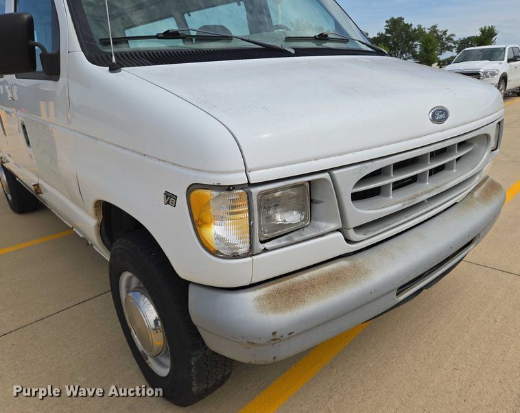image for item EN8318 1998 Ford E250 van