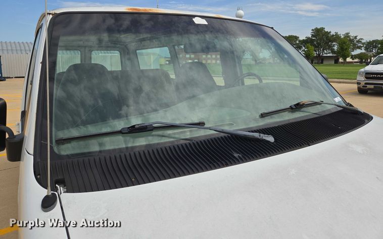 image for item EN8318 1998 Ford E250 van