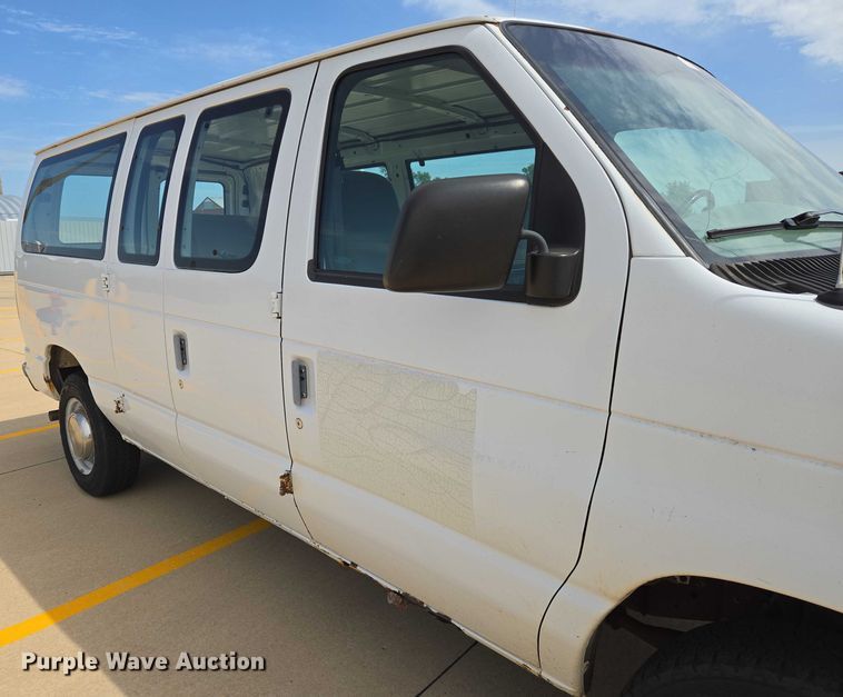image for item EN8318 1998 Ford E250 van