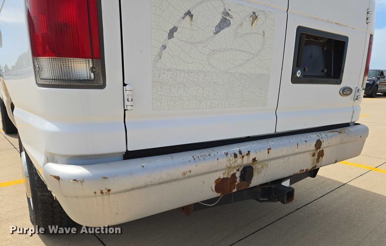 image for item EN8318 1998 Ford E250 van