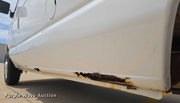 image for item EN8318 1998 Ford E250 van