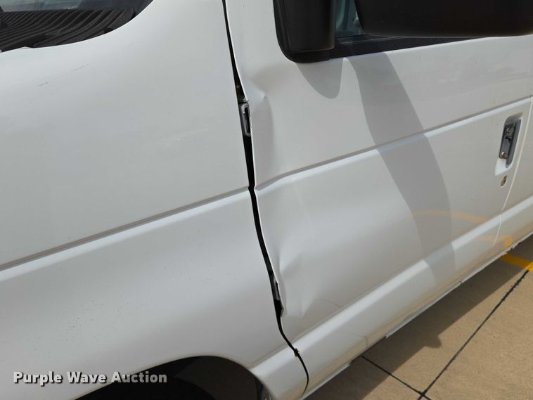 image for item EN8318 1998 Ford E250 van