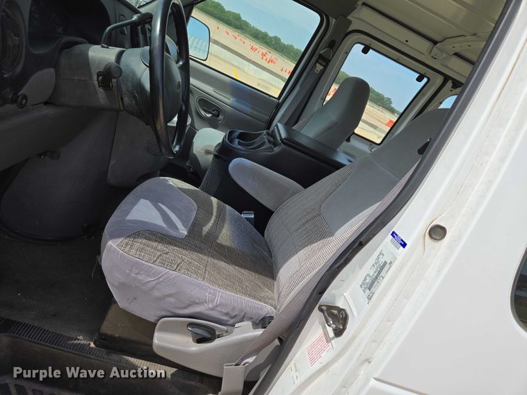 image for item EN8318 1998 Ford E250 van
