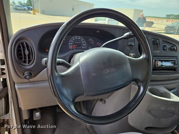 image for item EN8318 1998 Ford E250 van