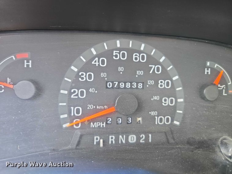 image for item EN8318 1998 Ford E250 van