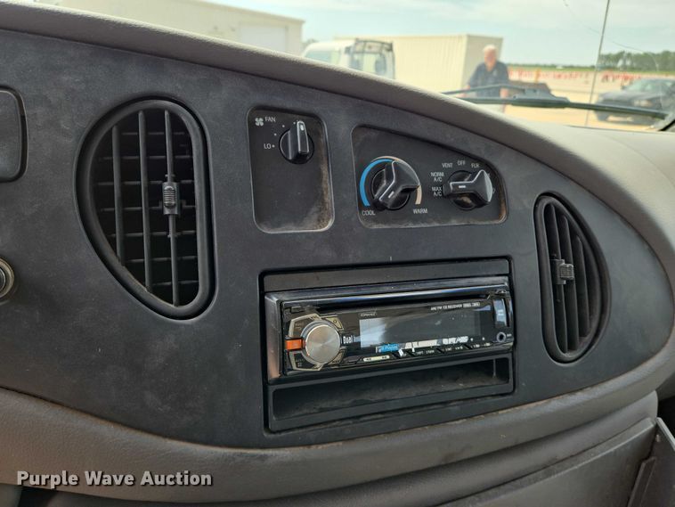 image for item EN8318 1998 Ford E250 van