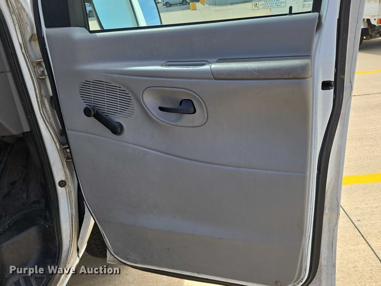 image for item EN8318 1998 Ford E250 van