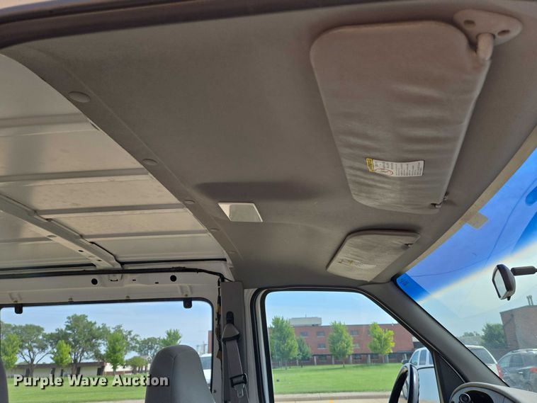 image for item EN8318 1998 Ford E250 van