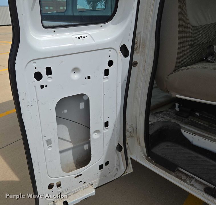 image for item EN8318 1998 Ford E250 van