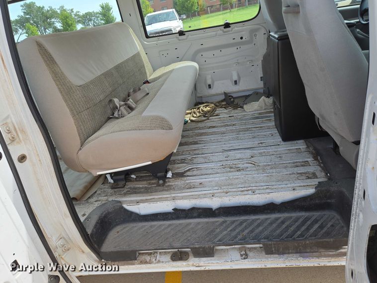 image for item EN8318 1998 Ford E250 van