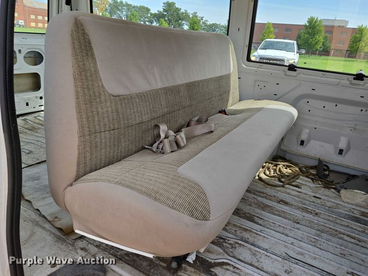 image for item EN8318 1998 Ford E250 van