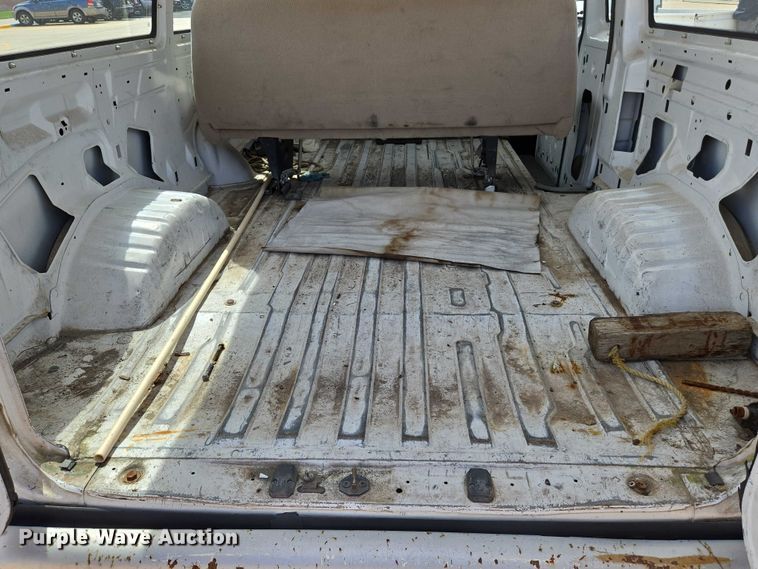 image for item EN8318 1998 Ford E250 van