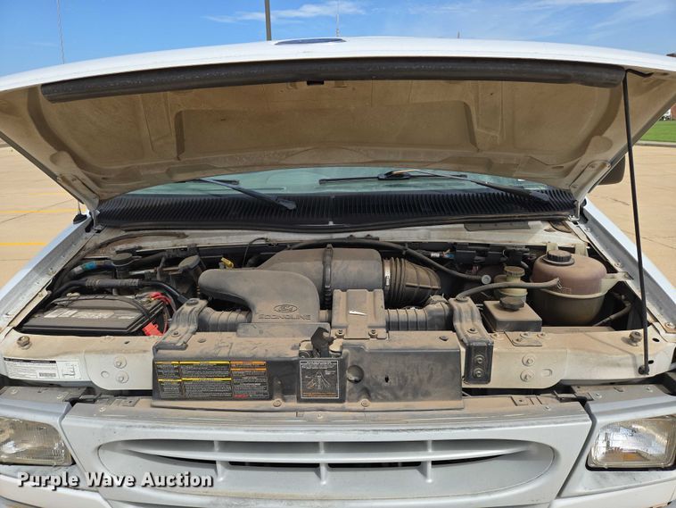 image for item EN8318 1998 Ford E250 van