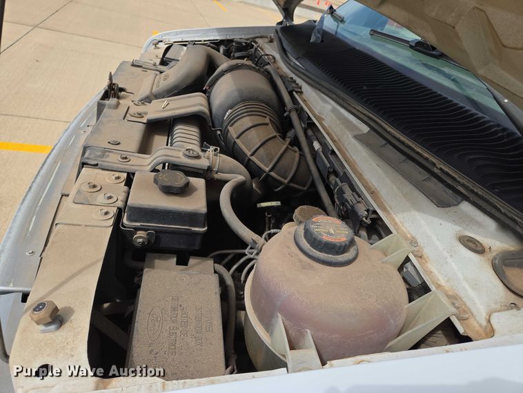 image for item EN8318 1998 Ford E250 van