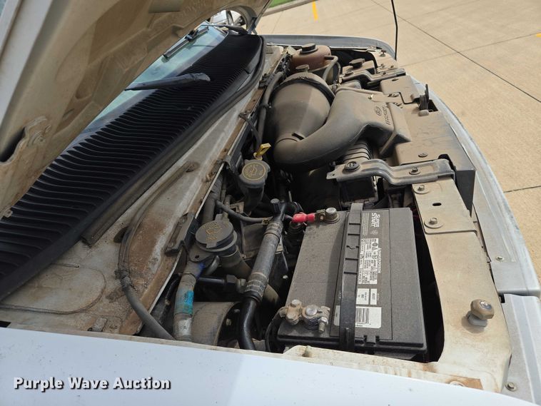 image for item EN8318 1998 Ford E250 van