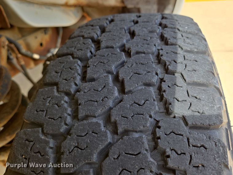 image for item EN8318 1998 Ford E250 van