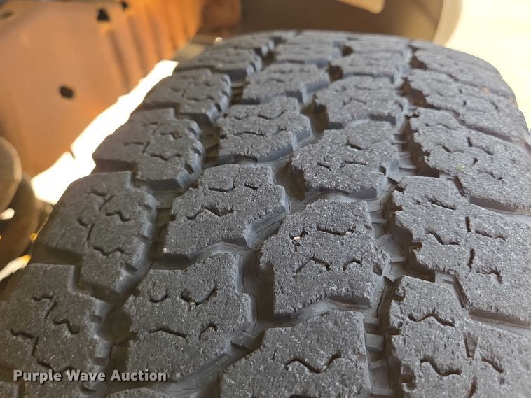 image for item EN8318 1998 Ford E250 van