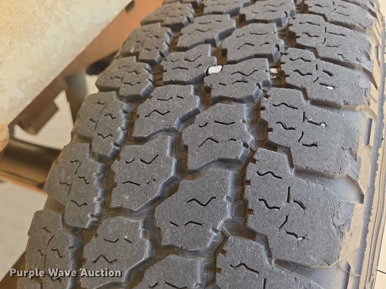 image for item EN8318 1998 Ford E250 van