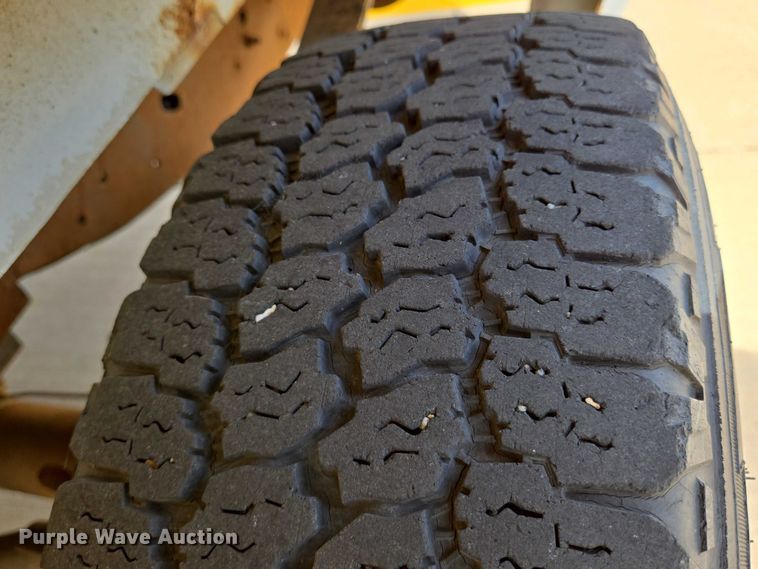 image for item EN8318 1998 Ford E250 van