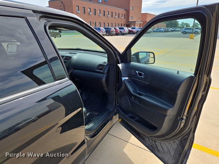 image for item EN8321 2017 Ford Explorer Police Interceptor SUV