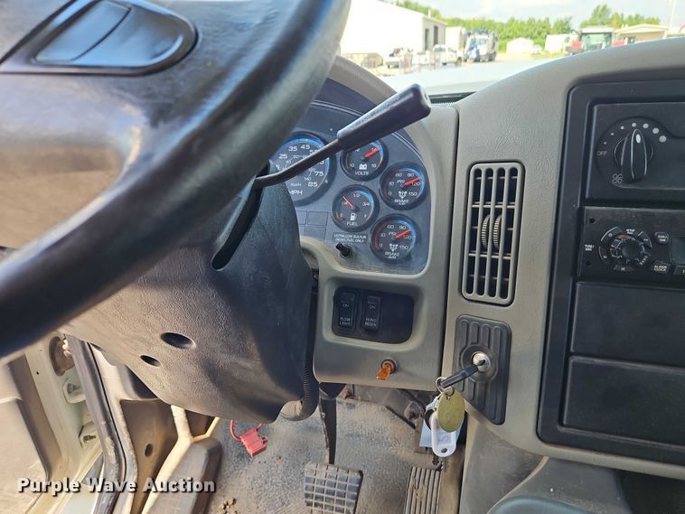 image for item EO4634 2013 International WorkStar 7400 dump truck