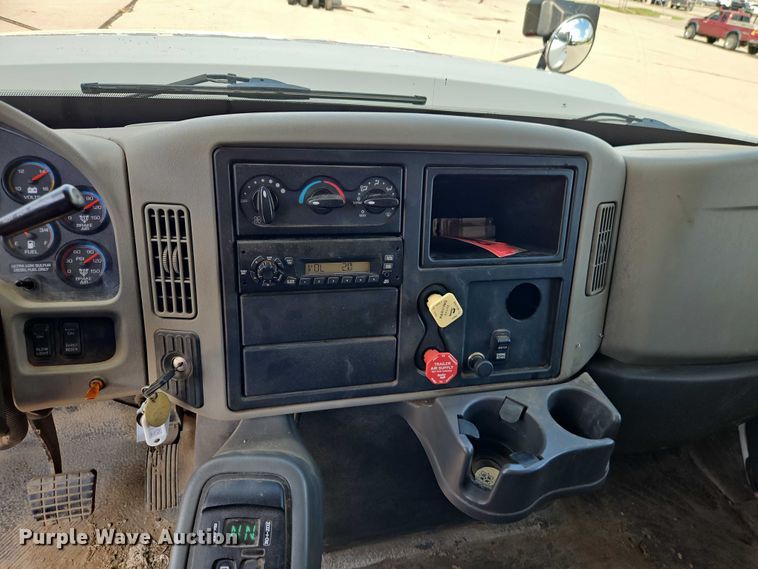 image for item EO4634 2013 International WorkStar 7400 dump truck