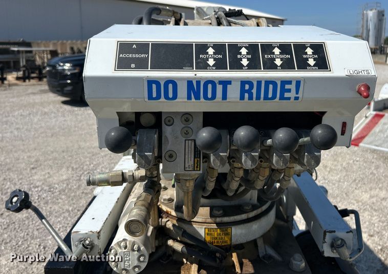 image for item ET3011 2002 S.D.P Manufacturing EZ Hauler 2500 mini digger derrick