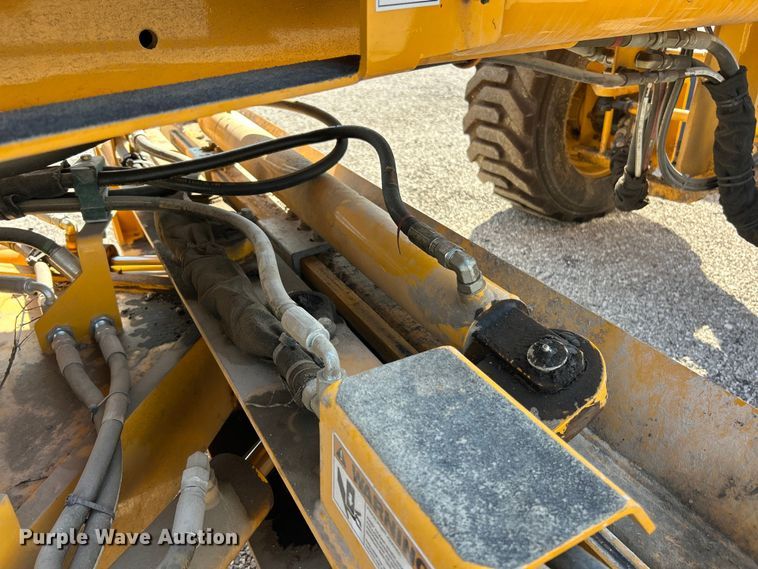 image for item ET3012 2016 Mauldin M413XT maintainer