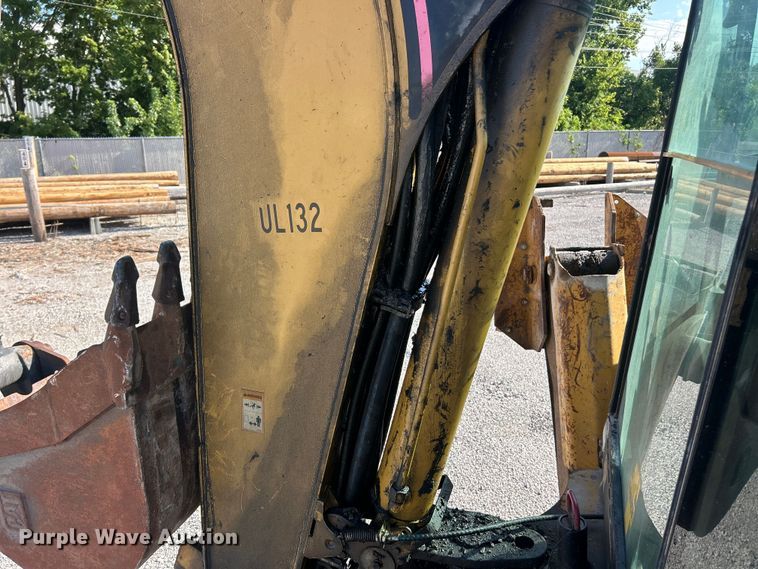 image for item ET3013 2003 Caterpillar 420D backhoe