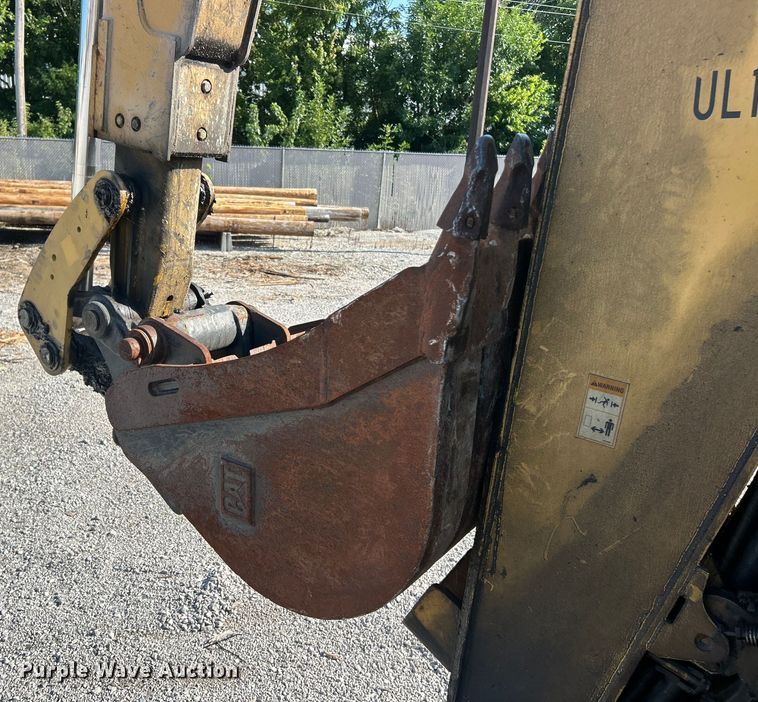 image for item ET3013 2003 Caterpillar 420D backhoe