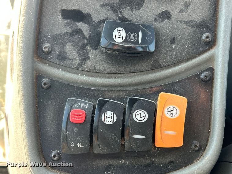 image for item ET3013 2003 Caterpillar 420D backhoe