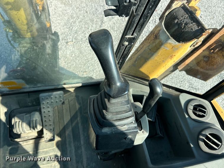 image for item ET3013 2003 Caterpillar 420D backhoe