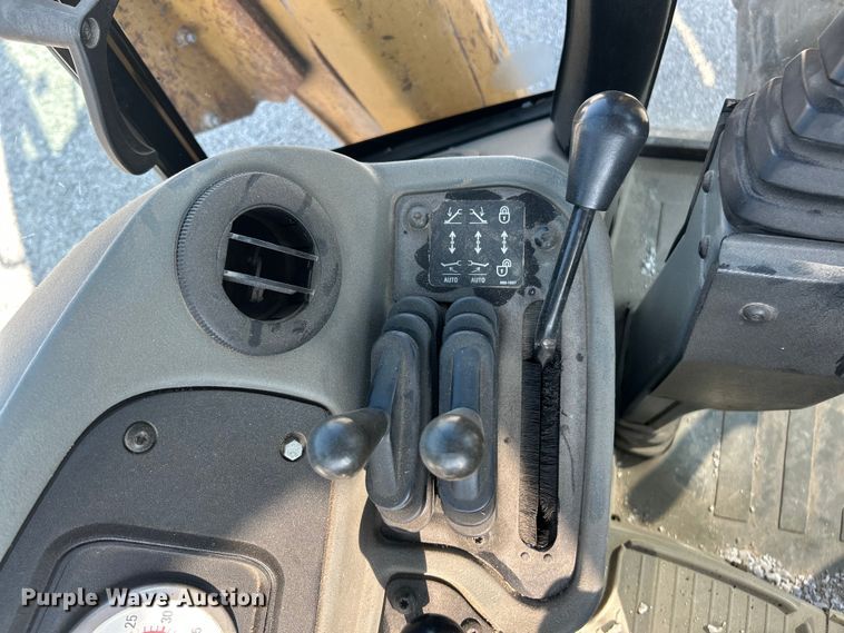 image for item ET3013 2003 Caterpillar 420D backhoe