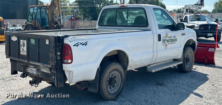image for item ET3014 2003 Ford F250 Super Duty XL pickup truck