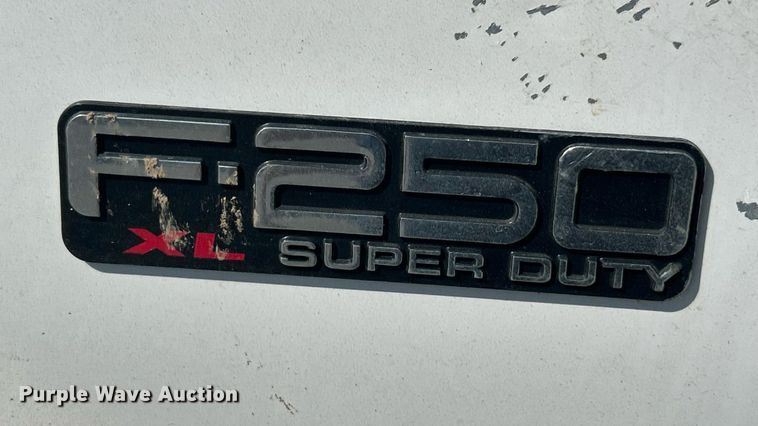 image for item ET3014 2003 Ford F250 Super Duty XL pickup truck