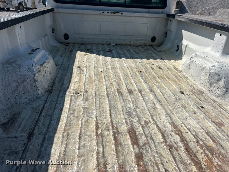 image for item ET3014 2003 Ford F250 Super Duty XL pickup truck