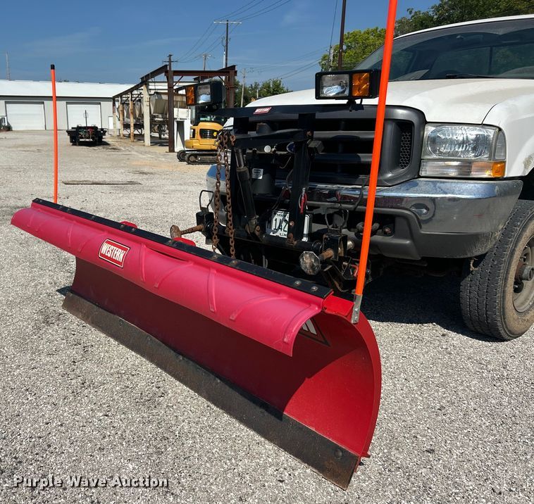 image for item ET3014 2003 Ford F250 Super Duty XL pickup truck