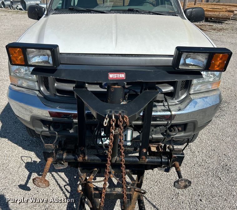 image for item ET3014 2003 Ford F250 Super Duty XL pickup truck