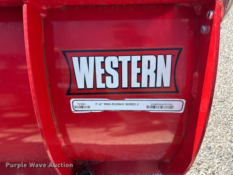 image for item ET3014 2003 Ford F250 Super Duty XL pickup truck