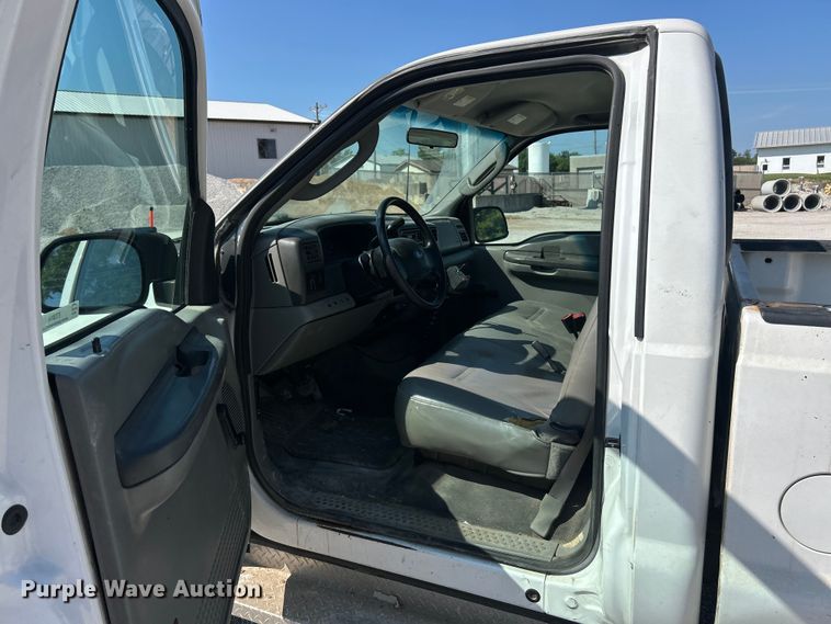 image for item ET3014 2003 Ford F250 Super Duty XL pickup truck