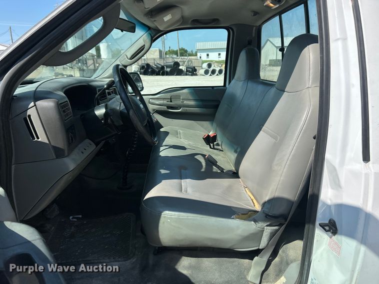 image for item ET3014 2003 Ford F250 Super Duty XL pickup truck