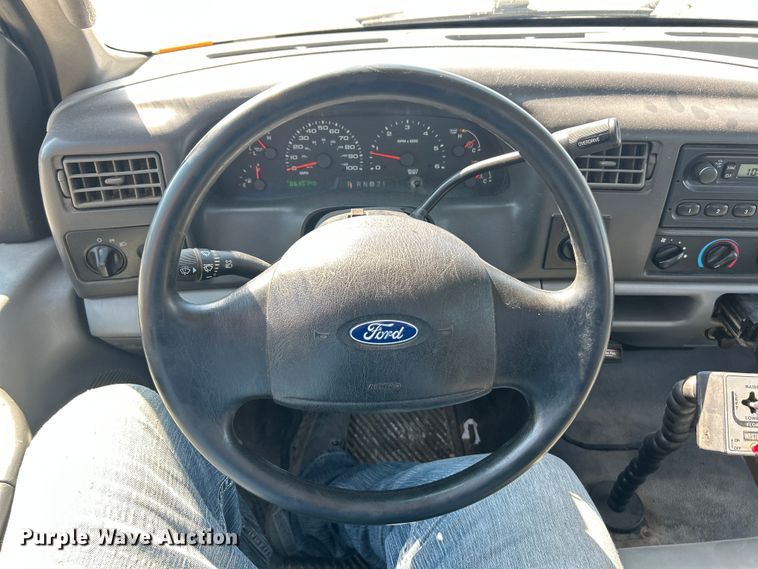 image for item ET3014 2003 Ford F250 Super Duty XL pickup truck