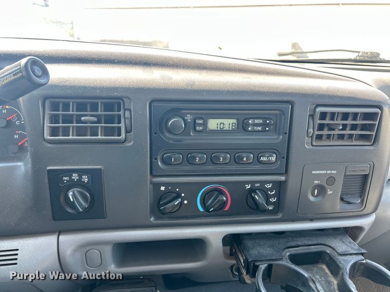 image for item ET3014 2003 Ford F250 Super Duty XL pickup truck