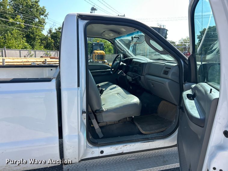 image for item ET3014 2003 Ford F250 Super Duty XL pickup truck